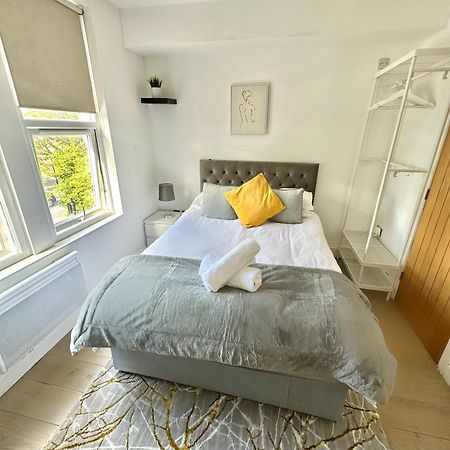 Cosy En-Suite Room In Stratford London Eksteriør billede